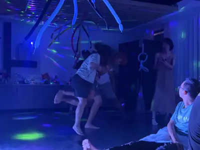 “上三楼,待三周”:免费住社区!11月艺术驻地招募
